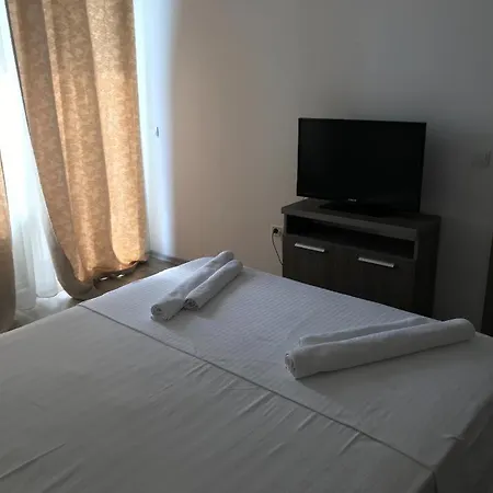 Brown Summerland Apartmán